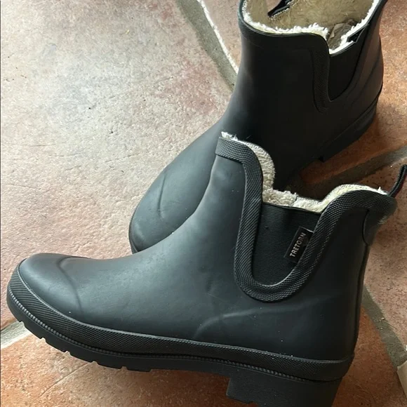 Tretorn Black Winter Rain Boots with Fuzzy Lining - Picture 2 of 4